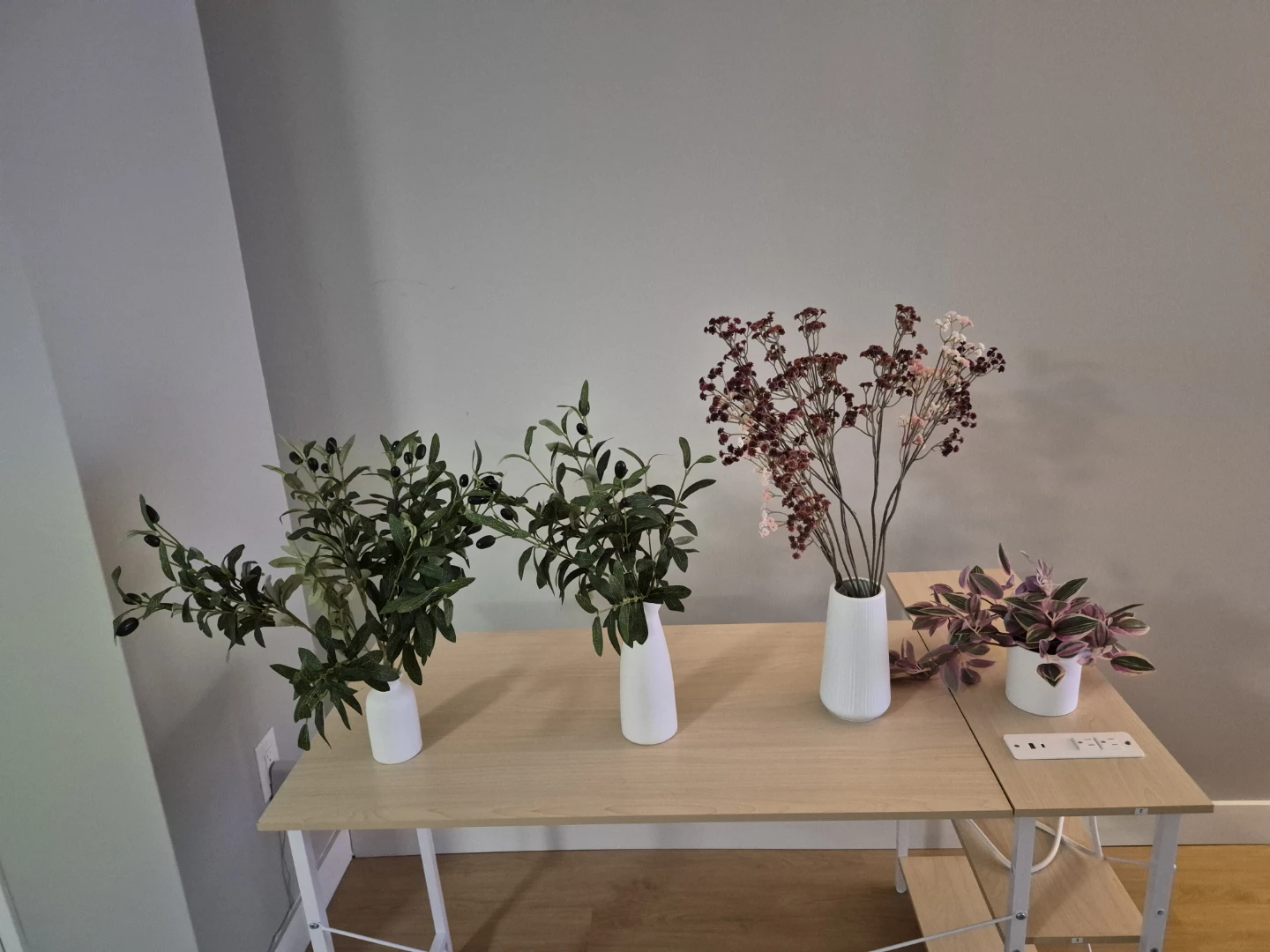 White Ceramic Vase with Artificial Flowers - photo 2