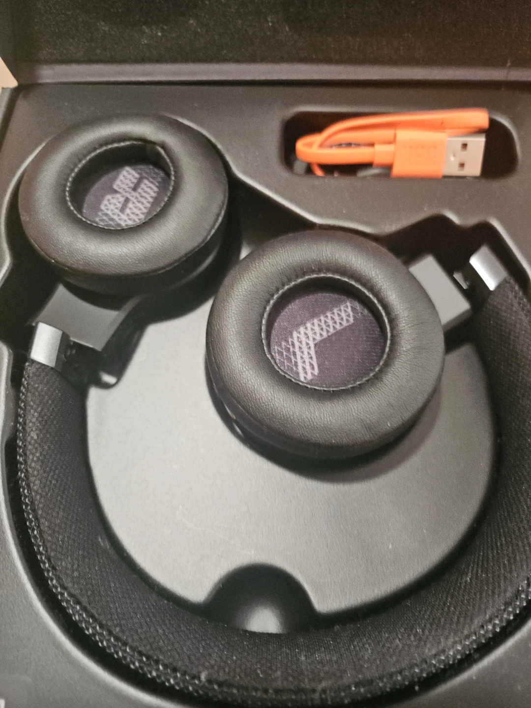 JBL LIVE460NC Wireless Headphones - Black - photo 3