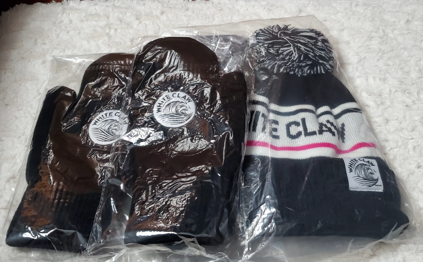 White Claw Winter Hat Scarf and Mittens Set - photo 2