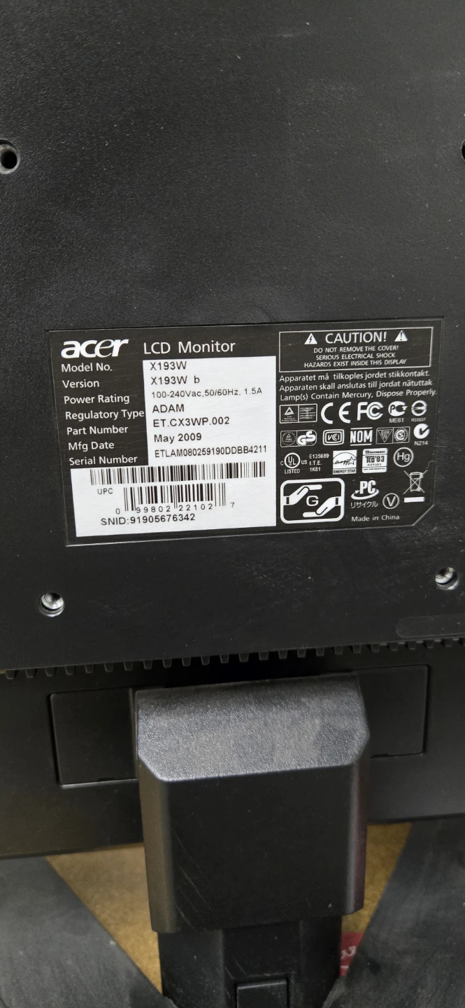 Dell and Acer LCD Monitors - photo 2
