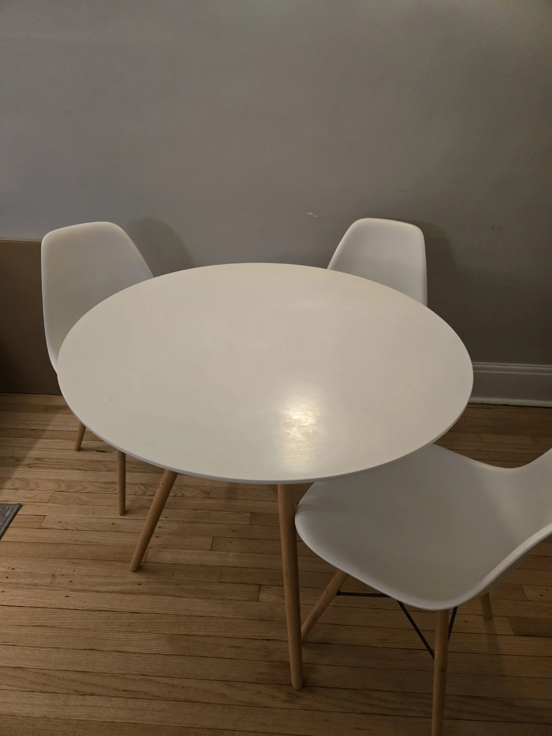 Round White Dining Table - photo 3