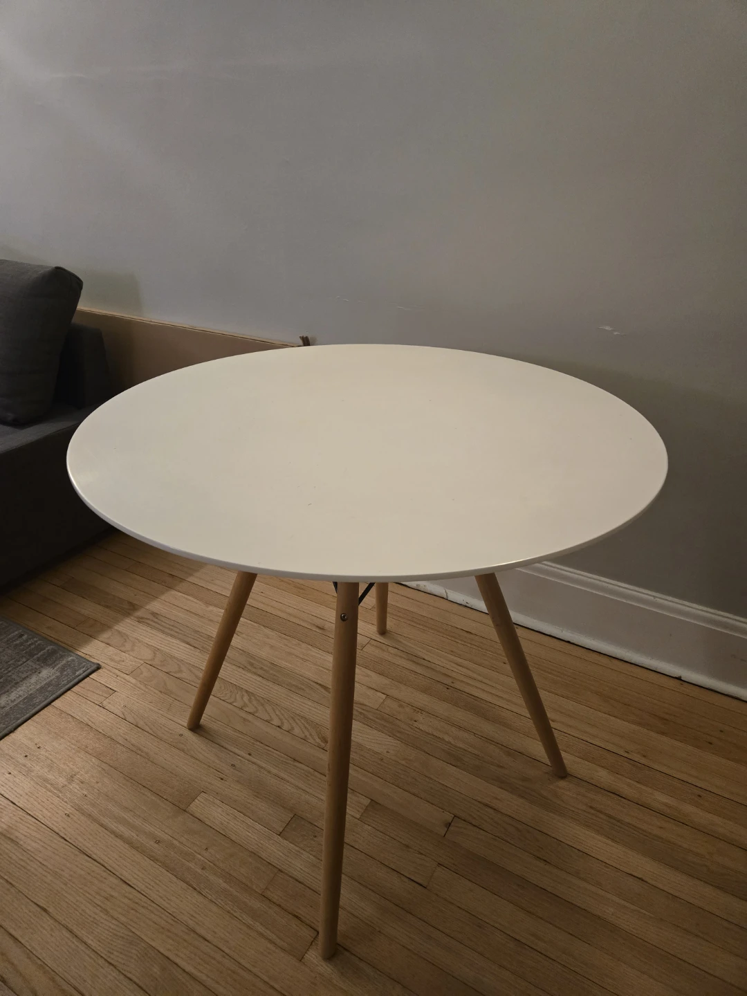 Round White Dining Table - photo 2