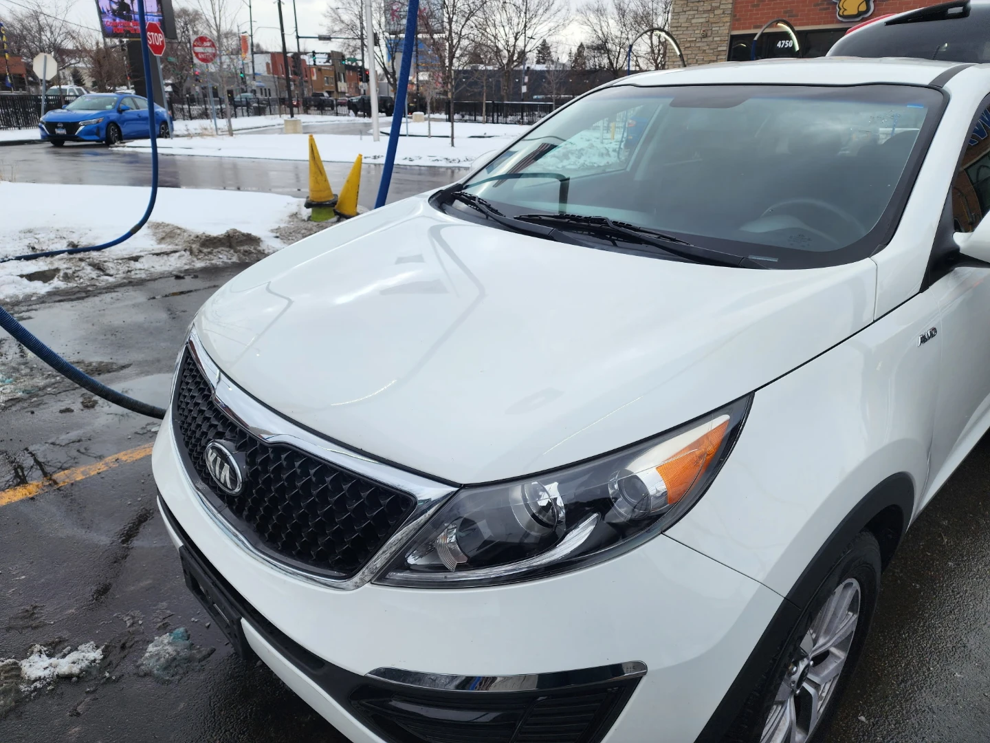 White Kia Sportage AWD - photo 2