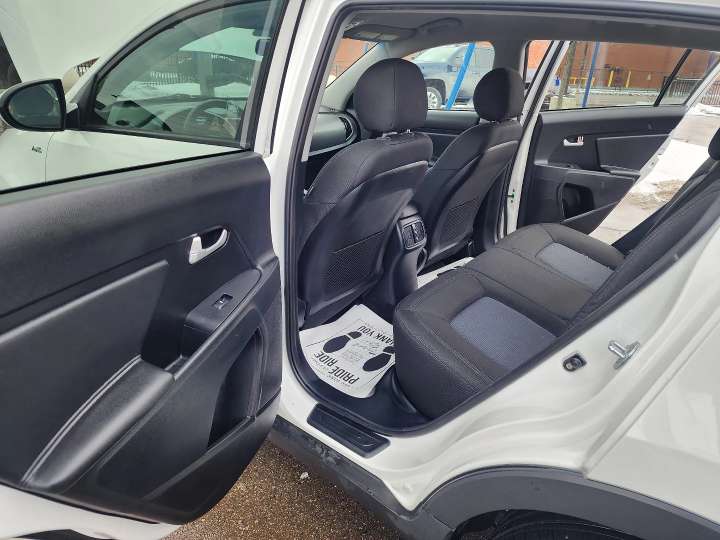 White Kia Sportage AWD - photo 4
