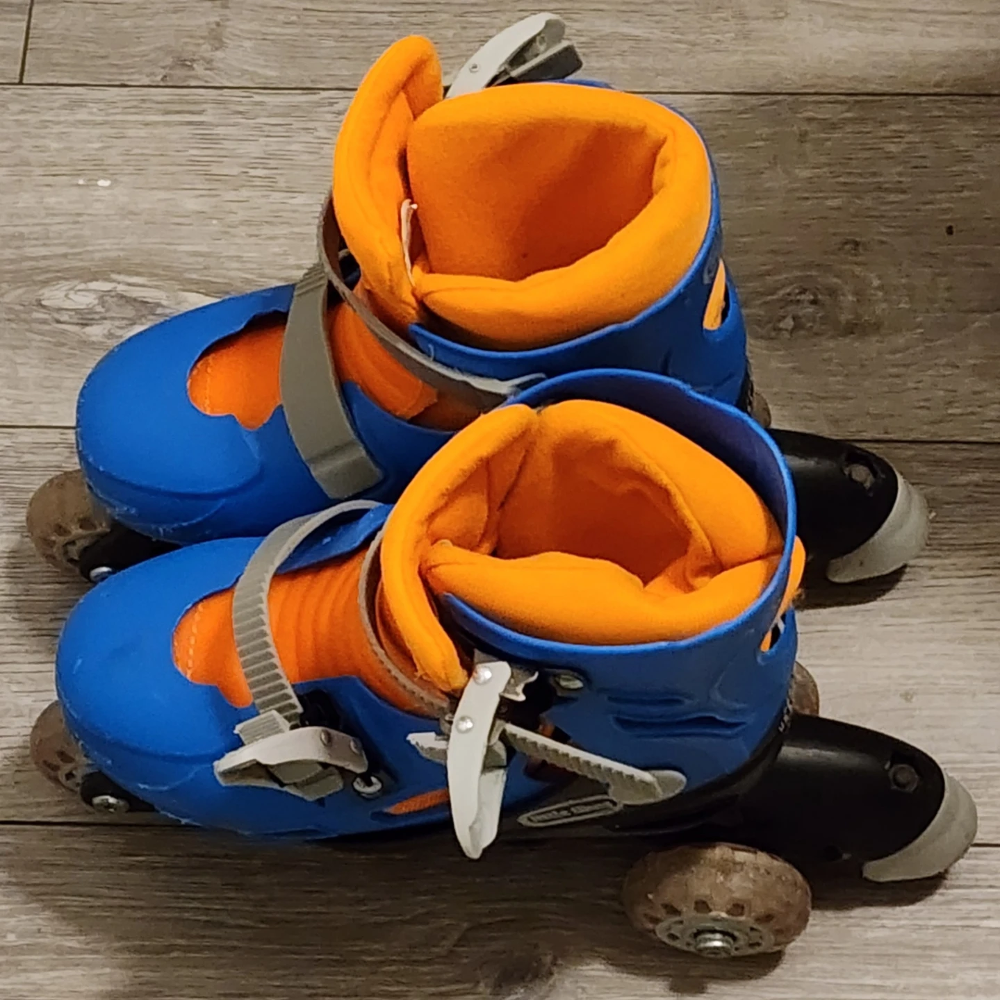 Kids' adjustable Roller Skates,  Shark Helmet and pads - photo 2