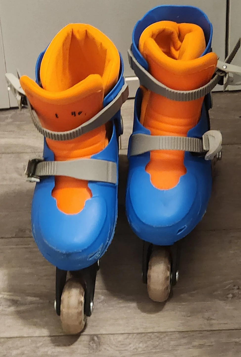 Kids' adjustable Roller Skates,  Shark Helmet and pads - photo 3