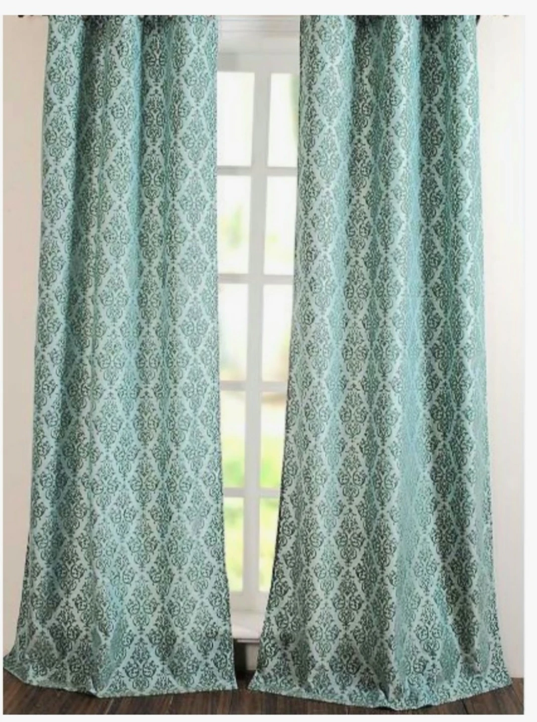 Curtains and Pillows Set