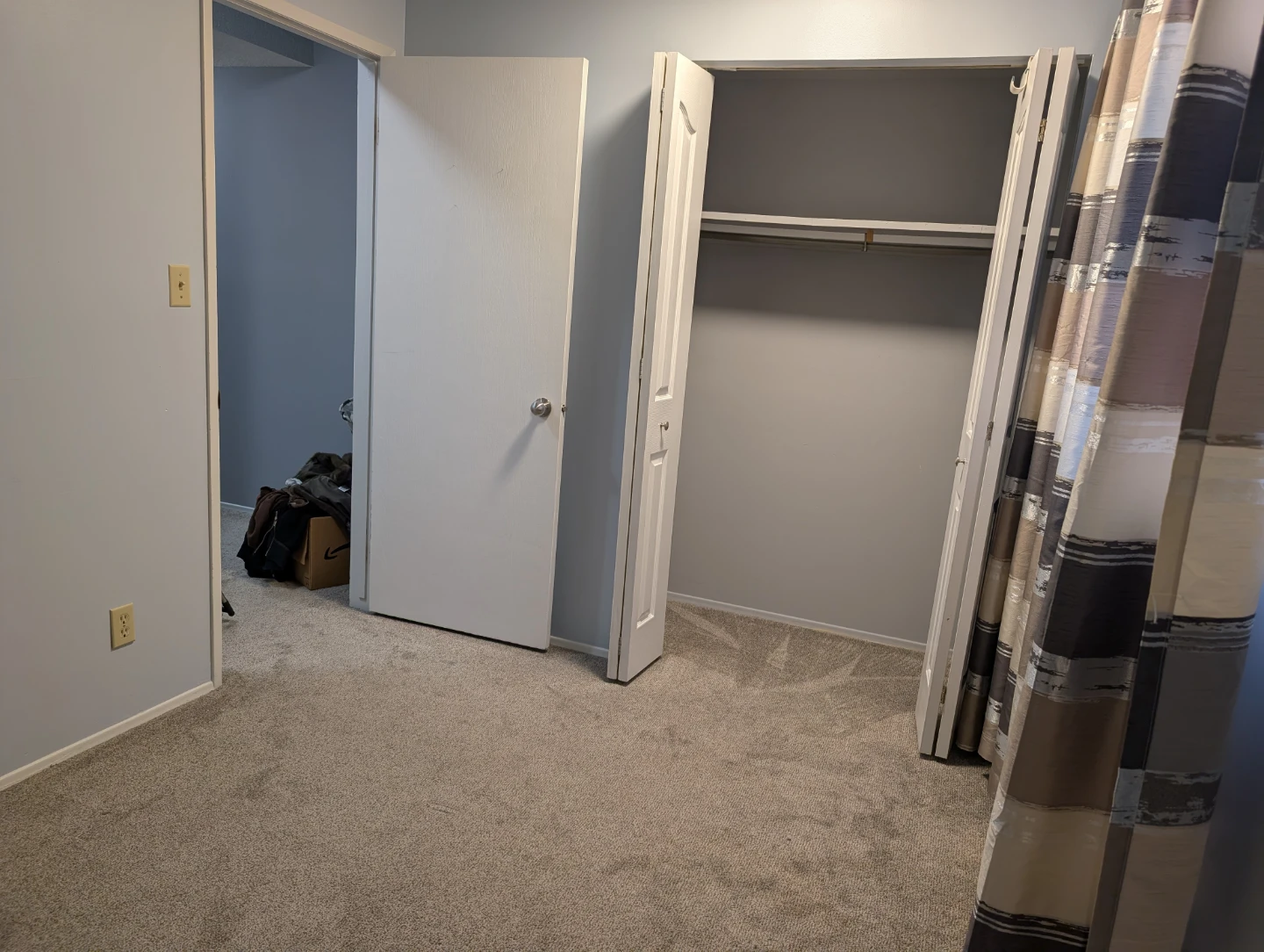 Private room for rent on main floor in Bowness