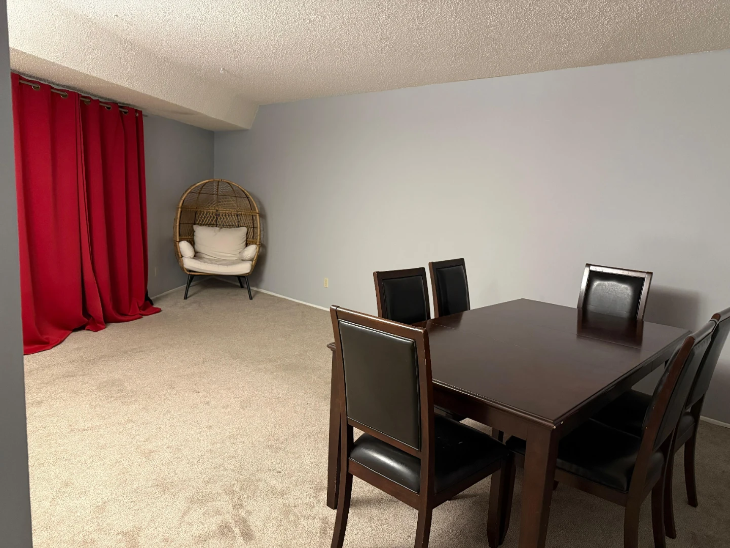 Private room for rent on main floor in Bowness - photo 3