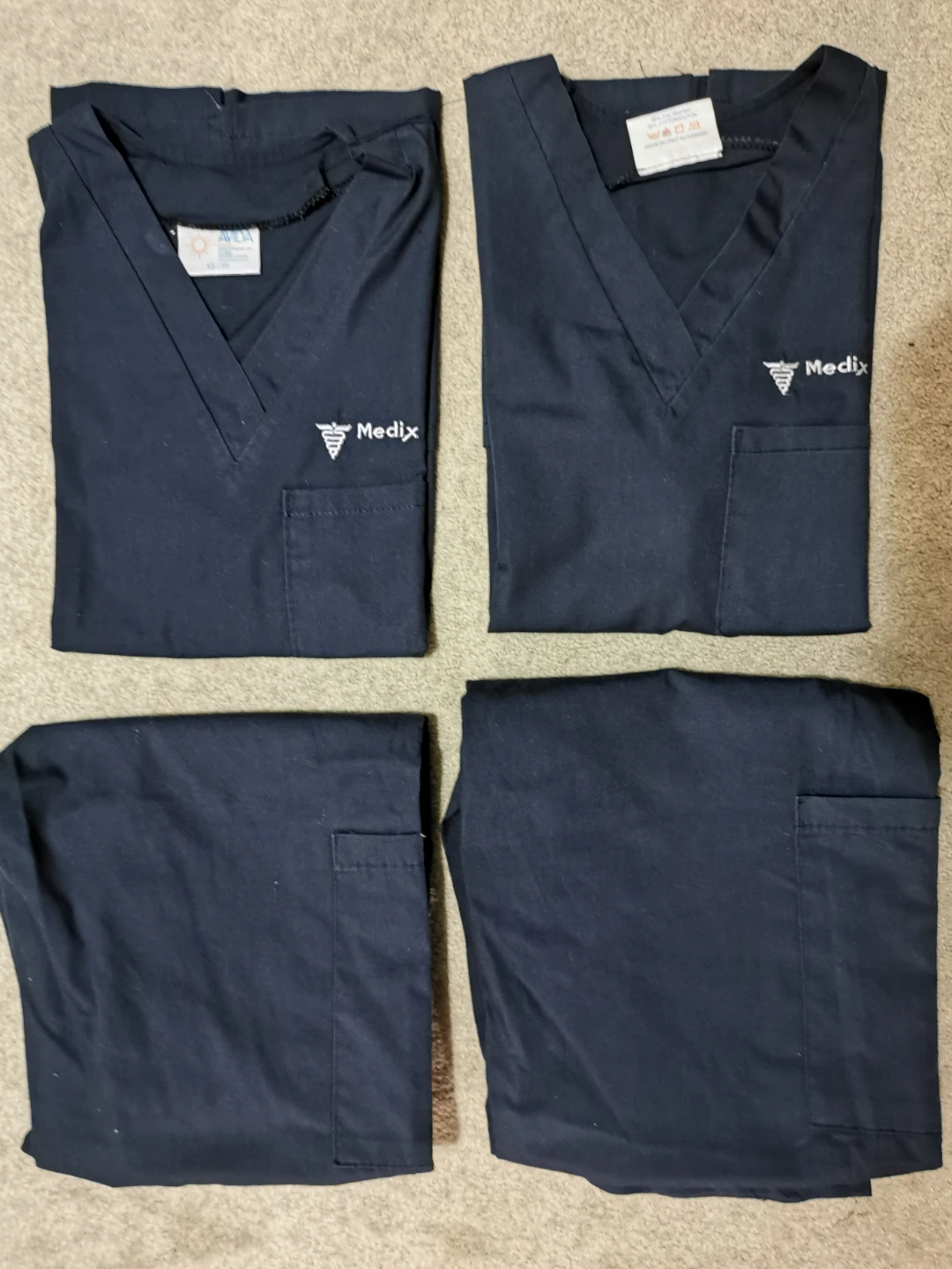 Scrub Set - Navy Blue, Size Medium - photo 3