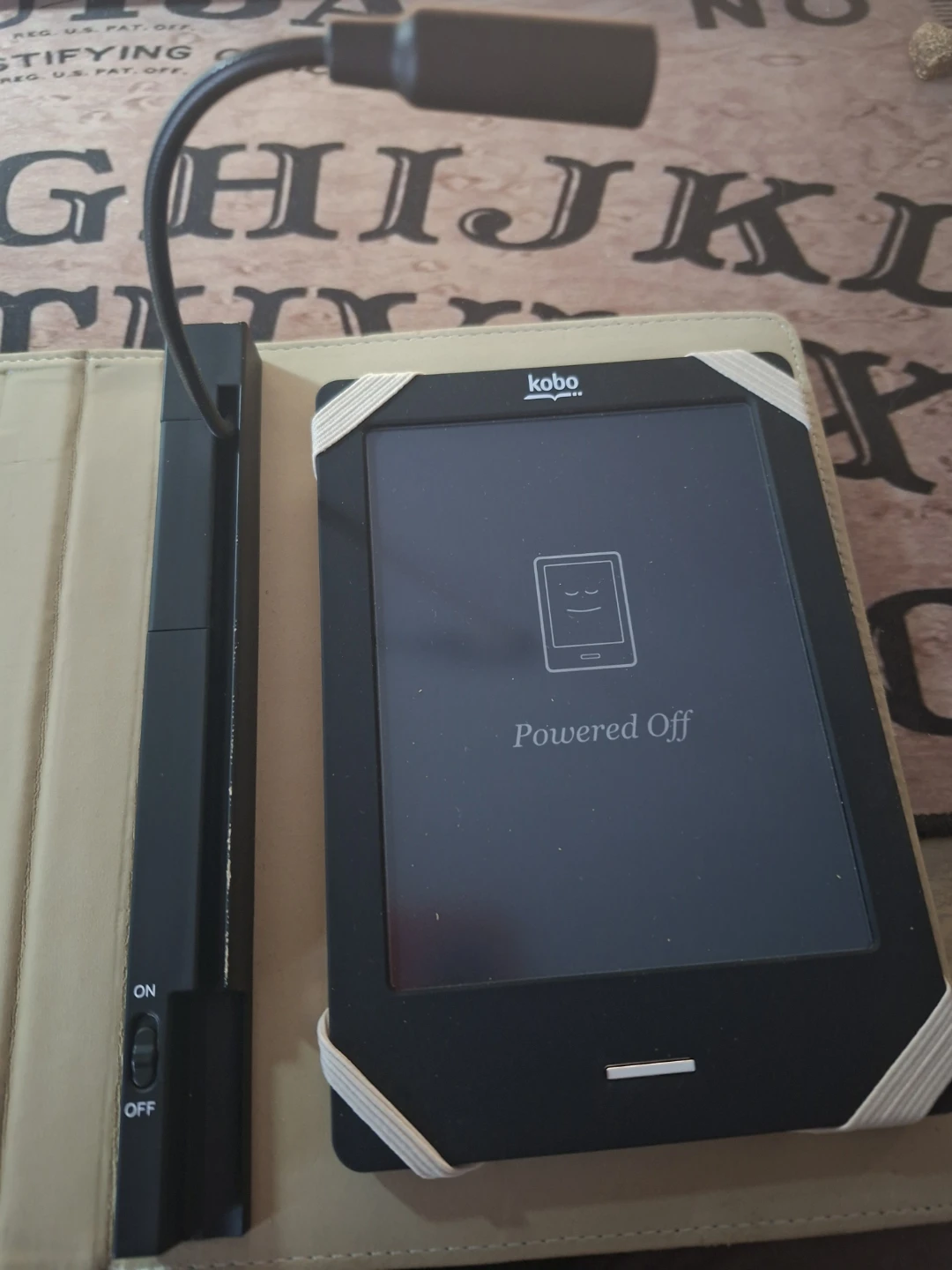 Kobo eReader with Cover and light. - photo 3