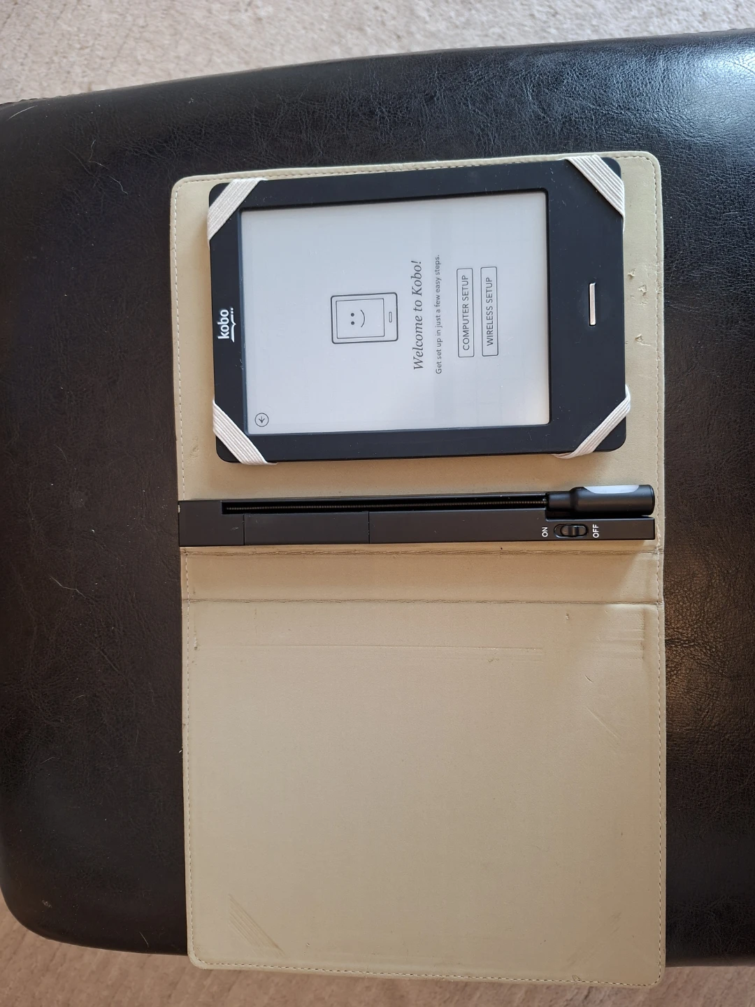 Kobo eReader with Cover and light. - photo 4