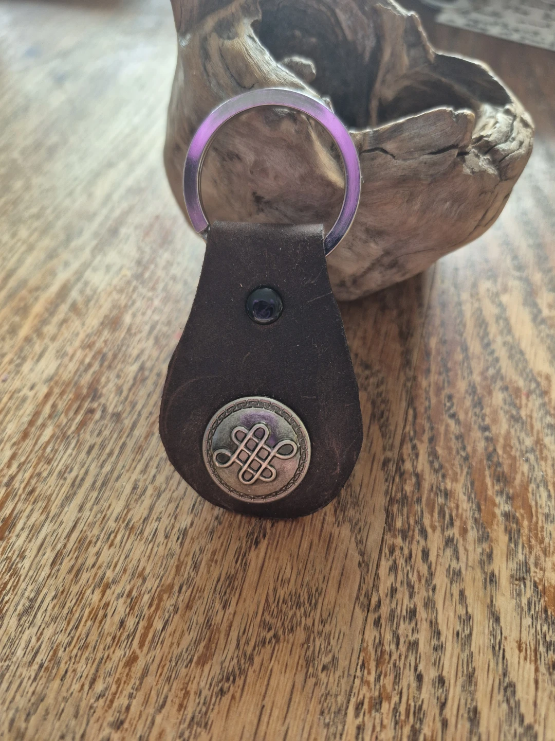 Handmade Leather Keychain with metal Celtic knot chonco