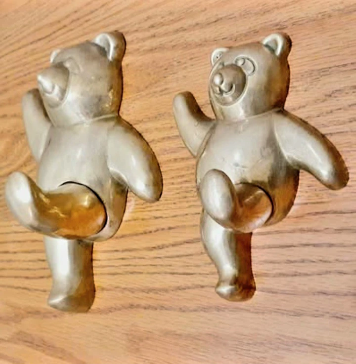 Handmade Pair of Solid Brass Hangers Bear & Daughter Figurine - photo 2