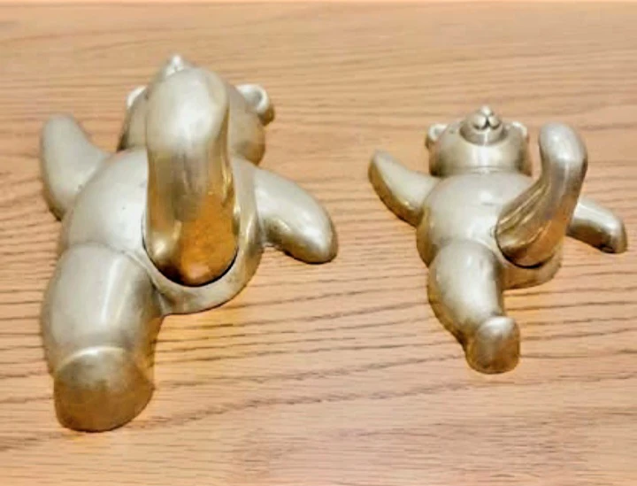 Handmade Pair of Solid Brass Hangers Bear & Daughter Figurine - photo 3