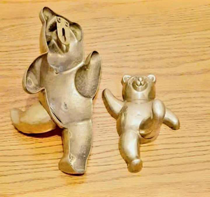 Handmade Pair of Solid Brass Hangers Bear & Daughter Figurine - photo 4