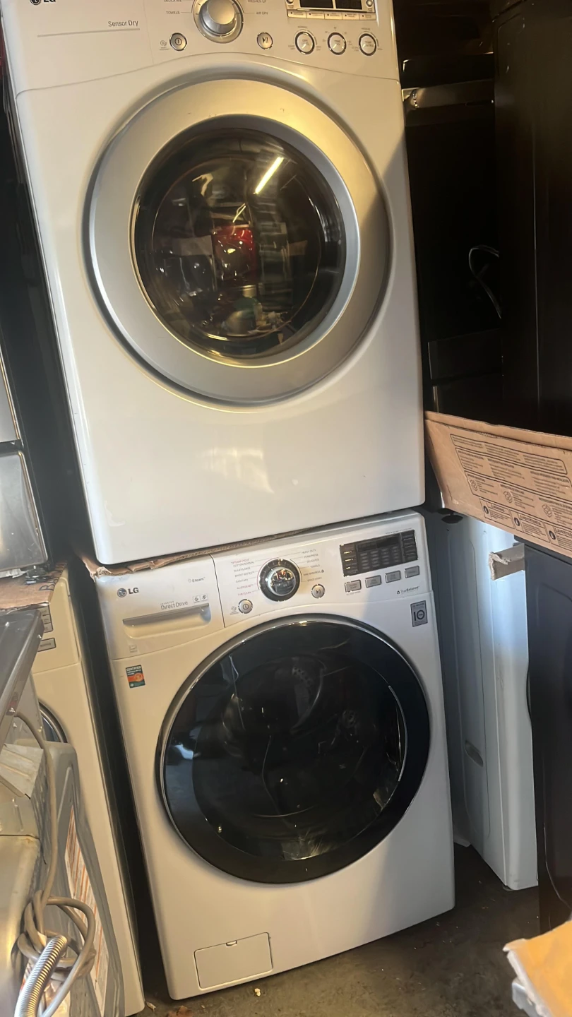 LG Washer and Dryer Set 27 inch electric 220v