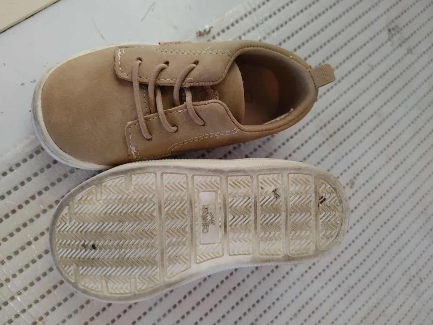 OshKosh B'gosh Tan Suede Lace-Up Shoes - Toddler Size 6M - photo 2