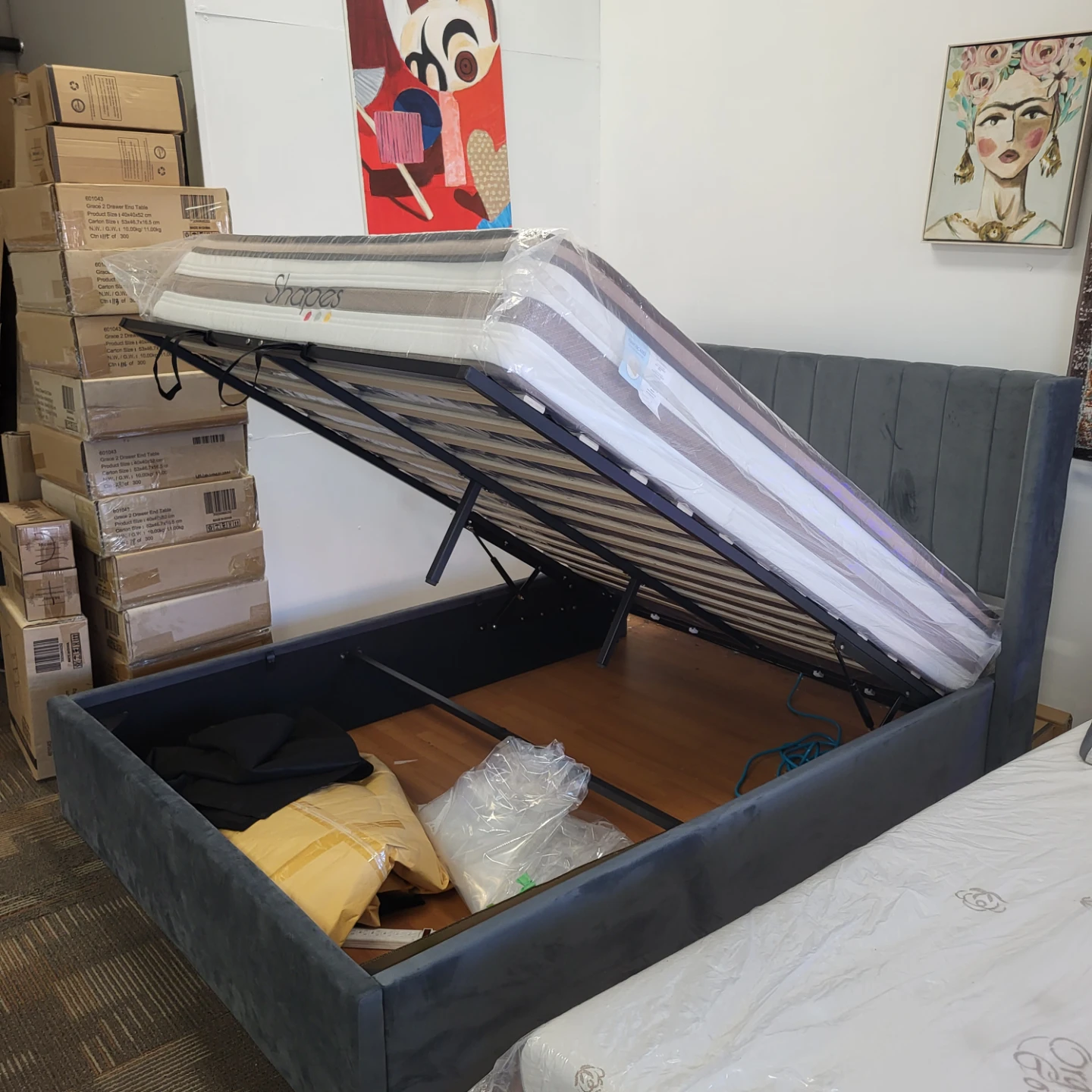 Brand new lift up storage bed - Warehouse Sale - photo 2