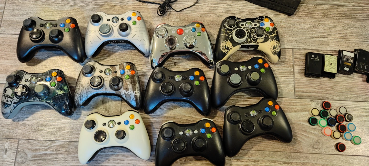 Xbox 360 Controllers + Accessories - photo 3