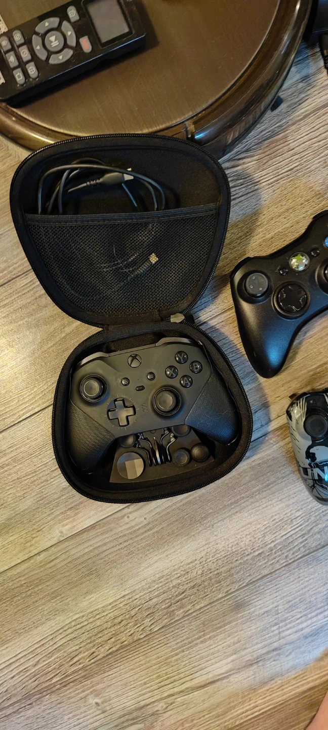 Xbox 360 Controllers + Accessories - photo 5