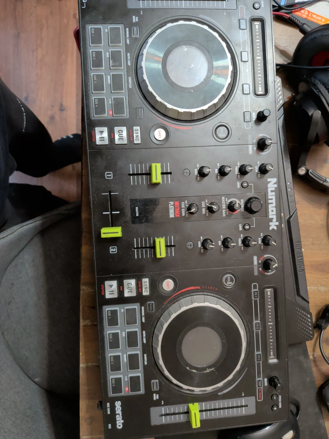 Numark Mixtrack Platinum DJ Controller - photo 3
