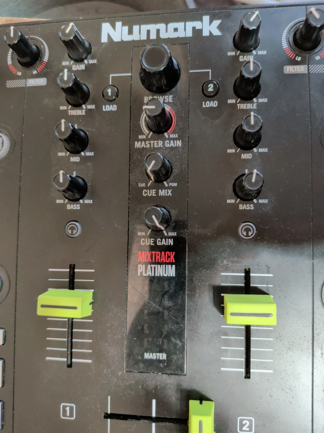 Numark Mixtrack Platinum DJ Controller - photo 4