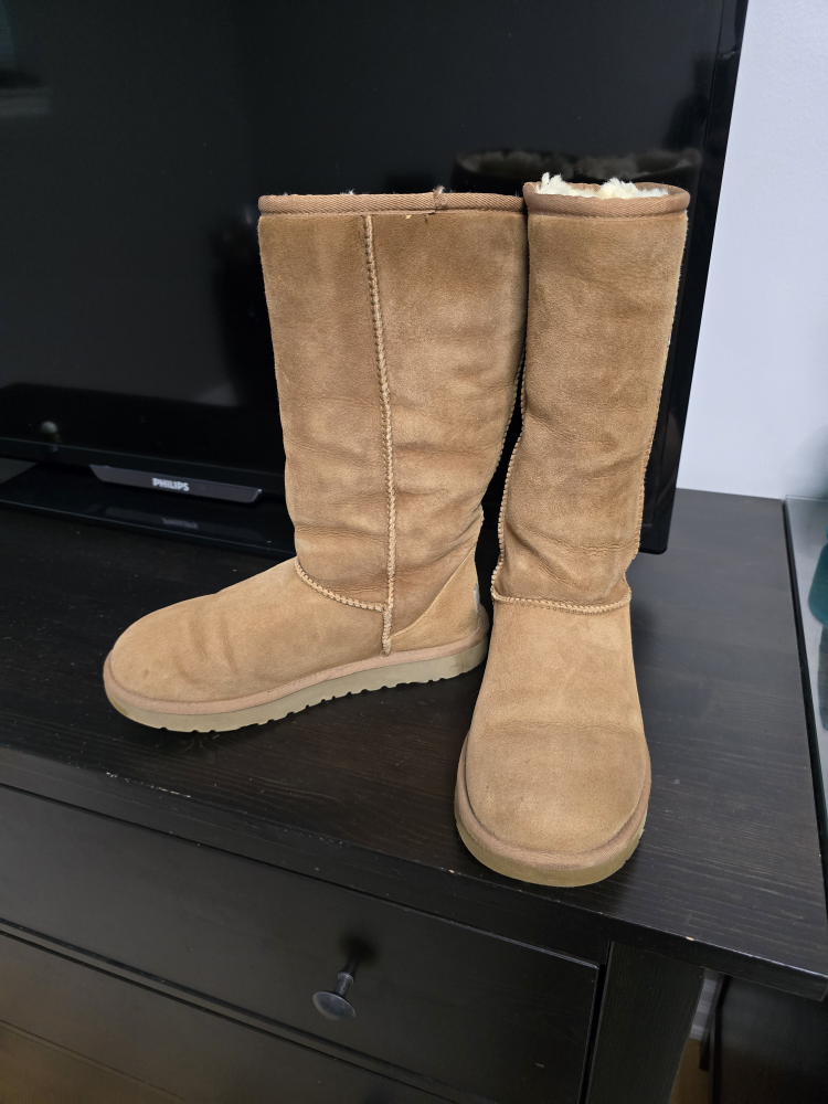 UGG Classic Tall Boots, Size 7 women's - photo 2