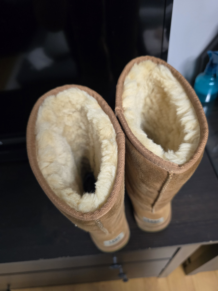 UGG Classic Tall Boots, Size 7 women's - photo 3