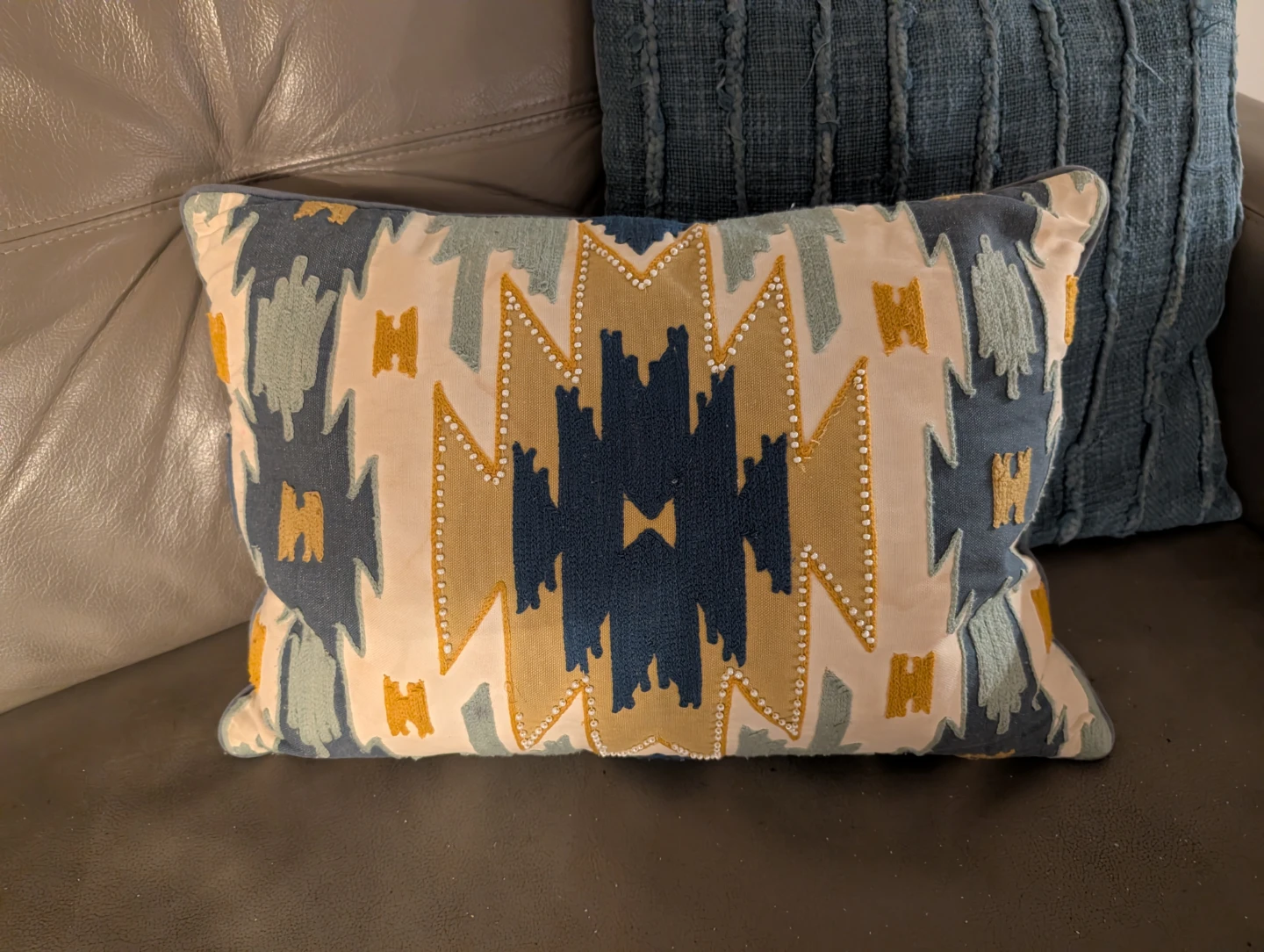 2 Decorative Throw Pillows