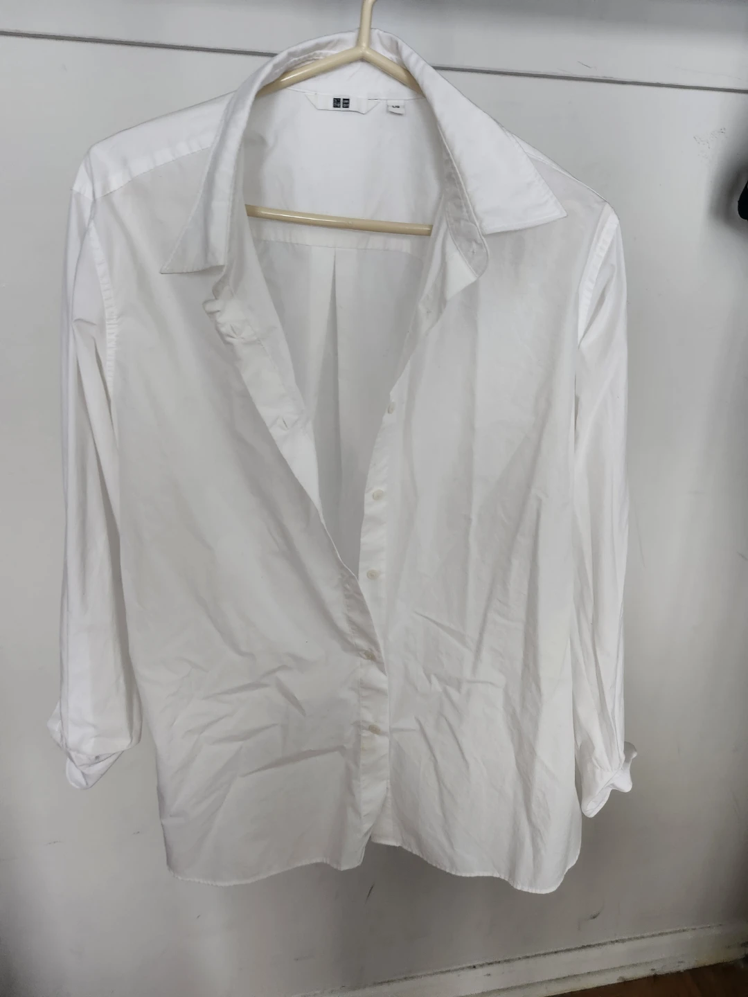 UNIQLO White Button-Up Shirt - Large