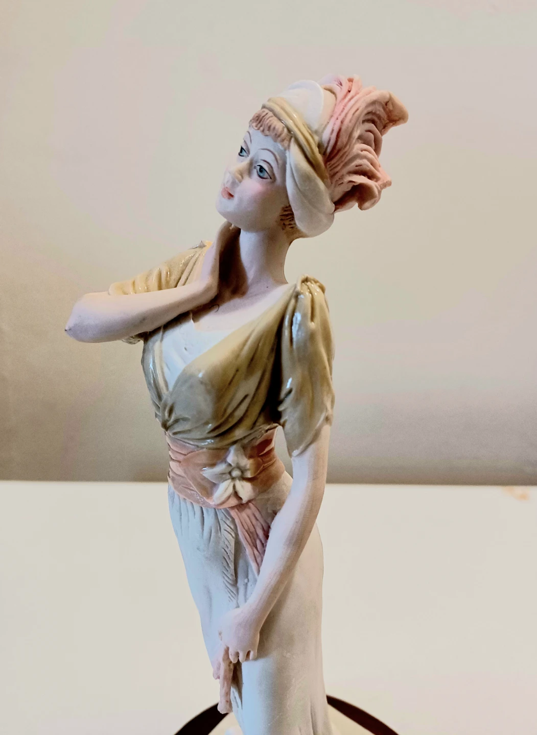 Vtg. Capodimonte Style Lady Figurine - photo 5