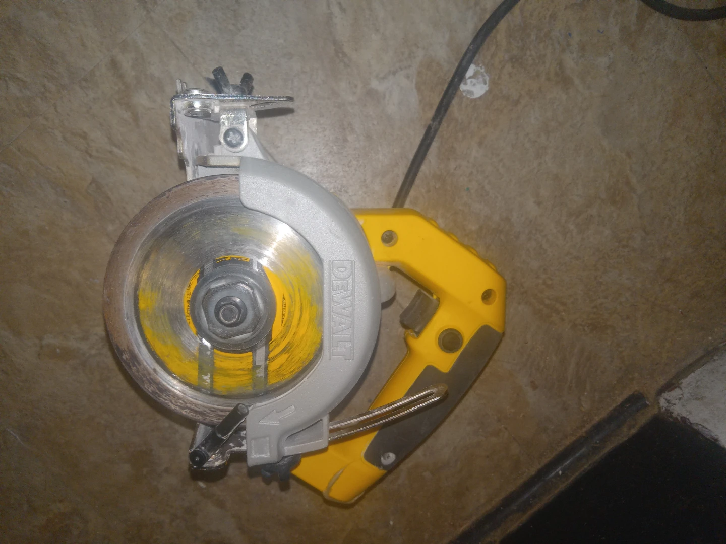 DeWalt DWC860W 4 3/8" Wet/Dry Masonry Saw - photo 3
