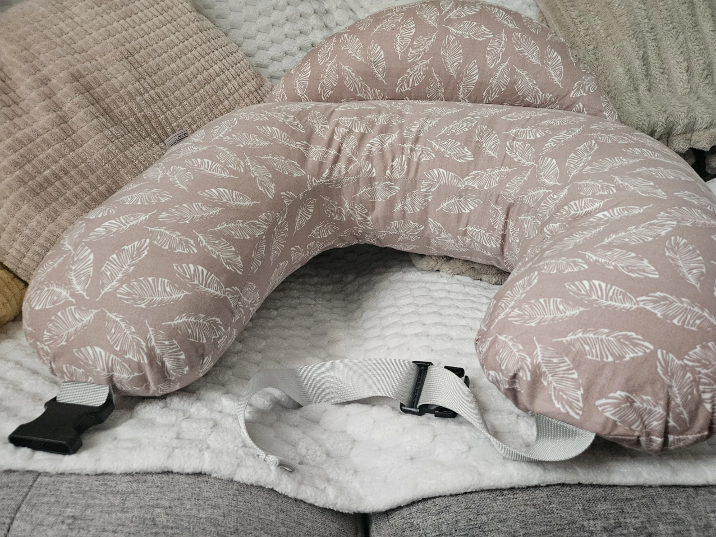 Nursing Pillow with Feather Print - photo 2