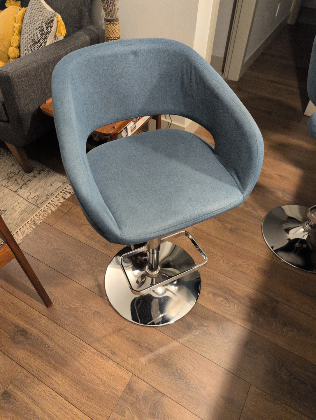 Set of bar stools
