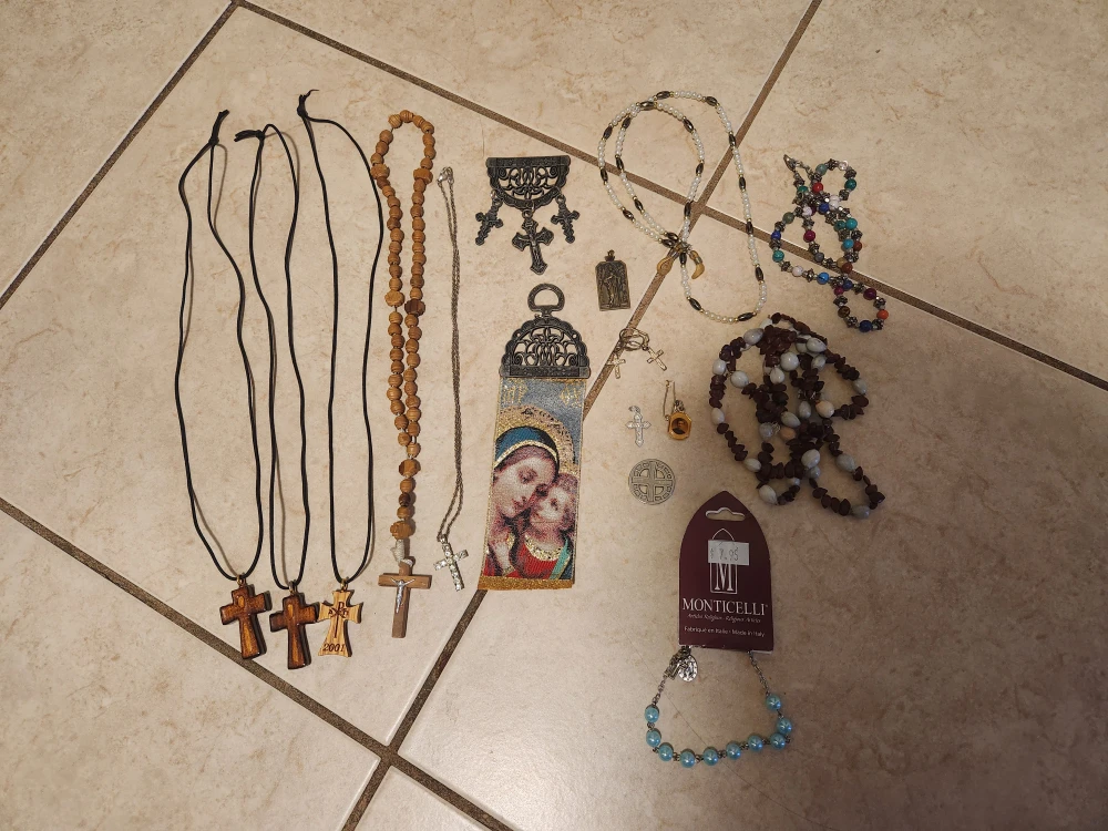 Free - Religious Necklaces & Rosaries 🥕