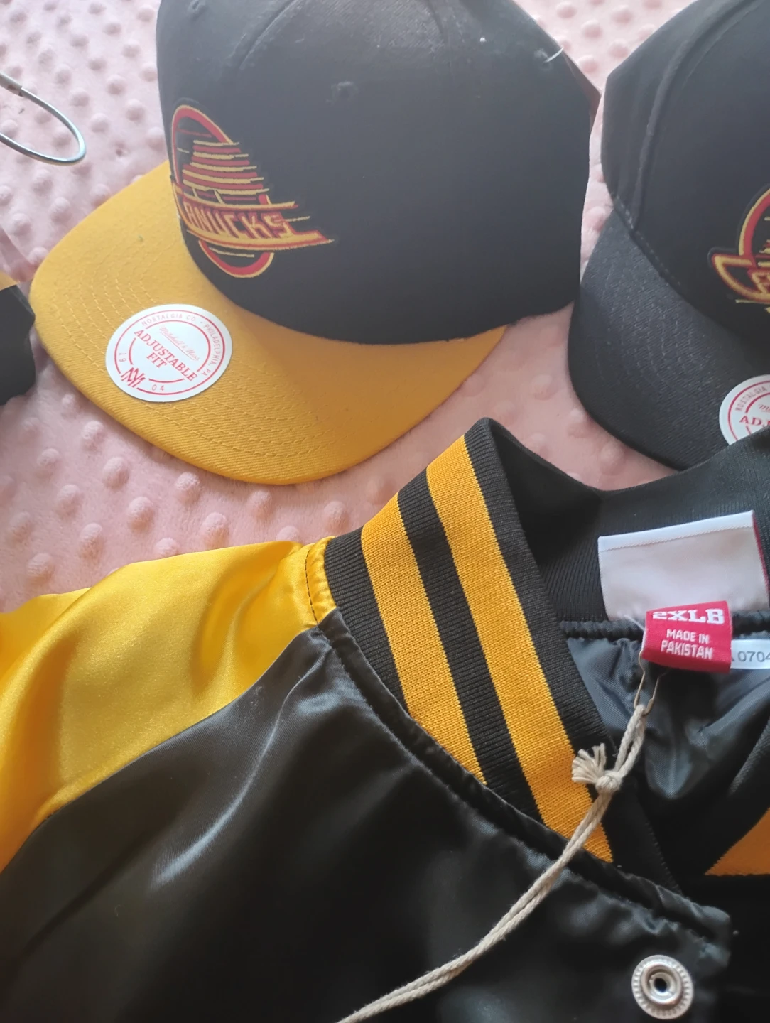 Vancouver Canucks Mitchell & Ness Satin Jacket - photo 5