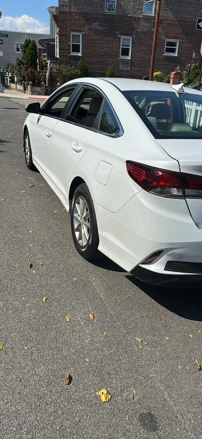 2018 White Hyundai Sonata Sedan - photo 2