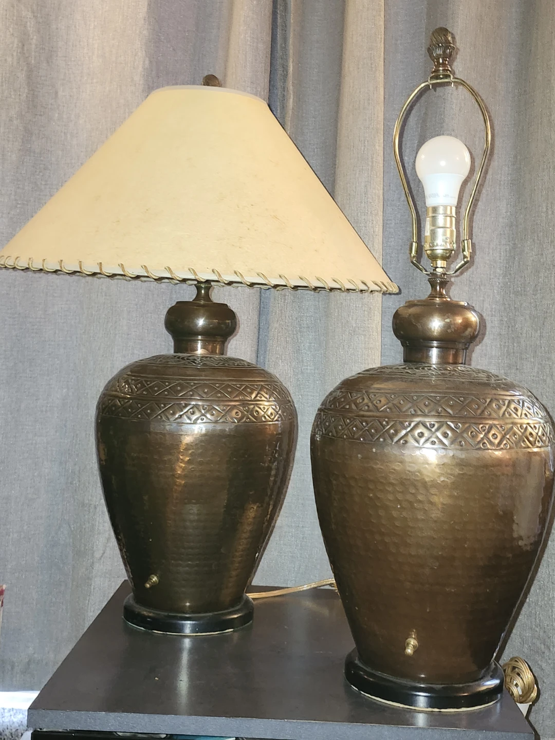 Pair of vintage Hammered copper Lamps - photo 3