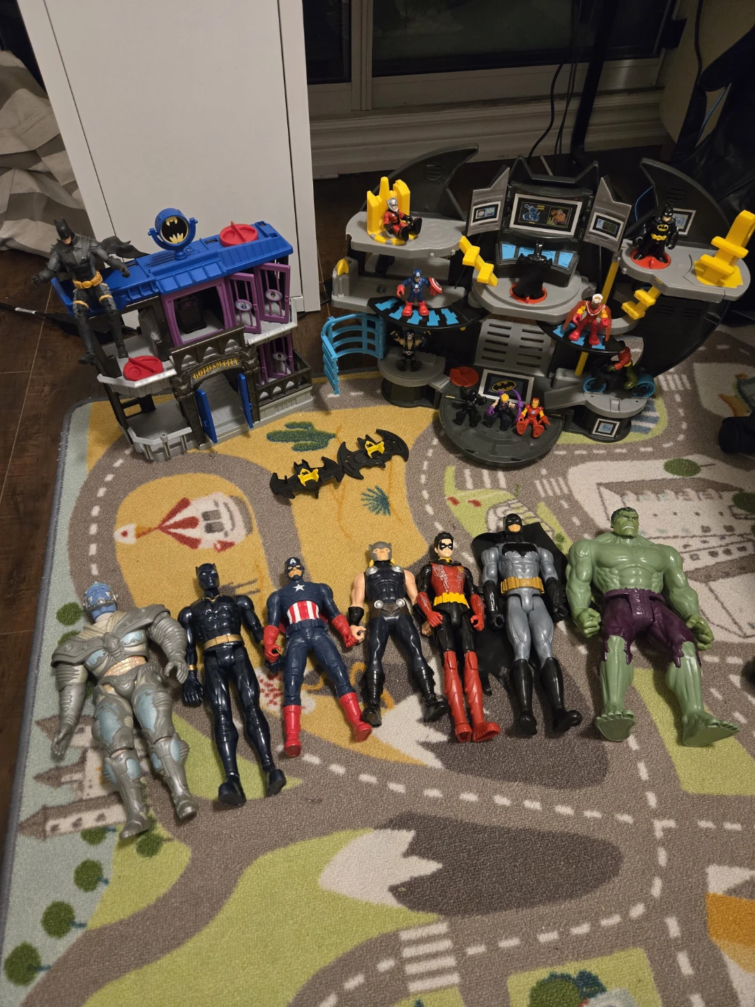 MOVING OUT SALE! Collection of superheroes and Batcave Playset