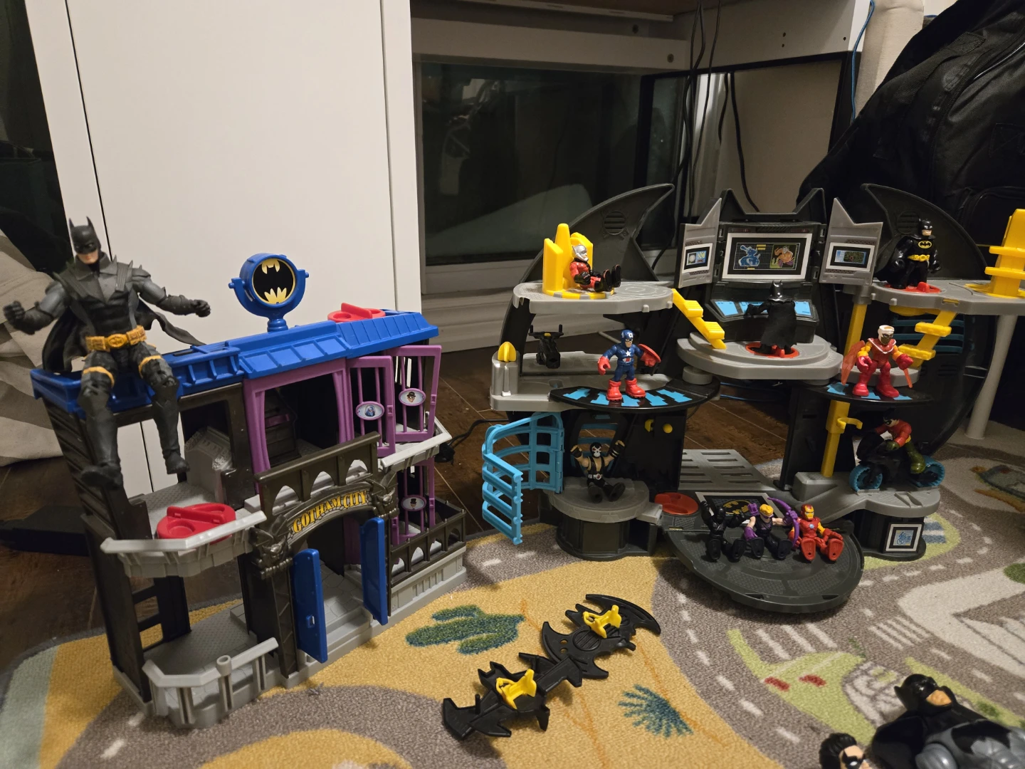 MOVING OUT SALE! Collection of superheroes and Batcave Playset - photo 2