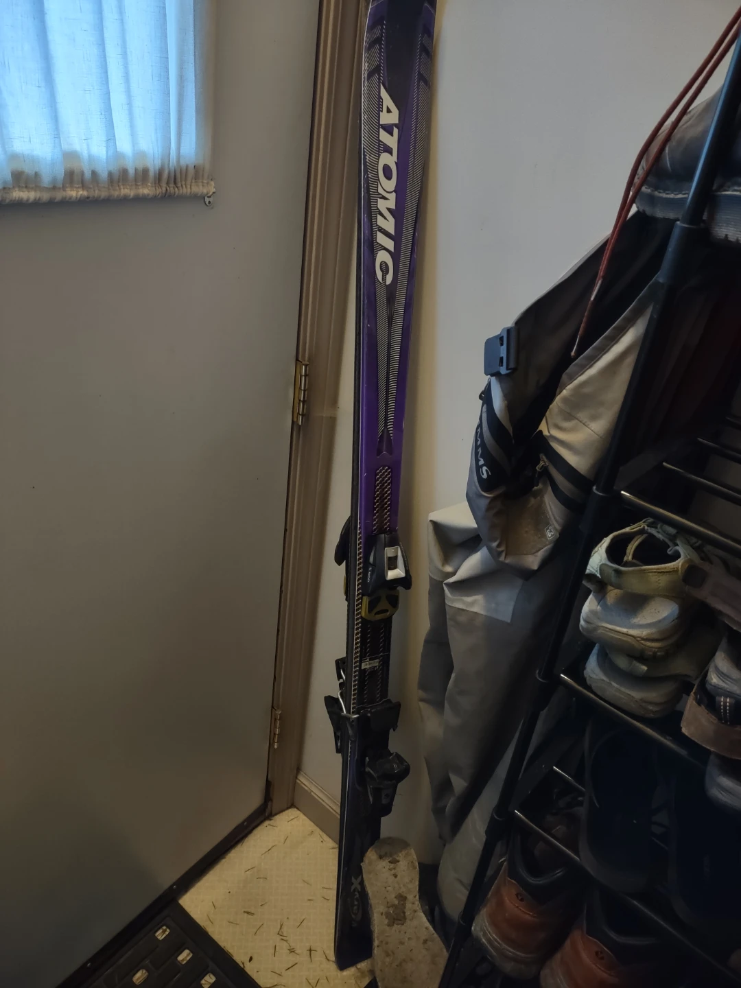 Atomic S 800 Skis with Bindings