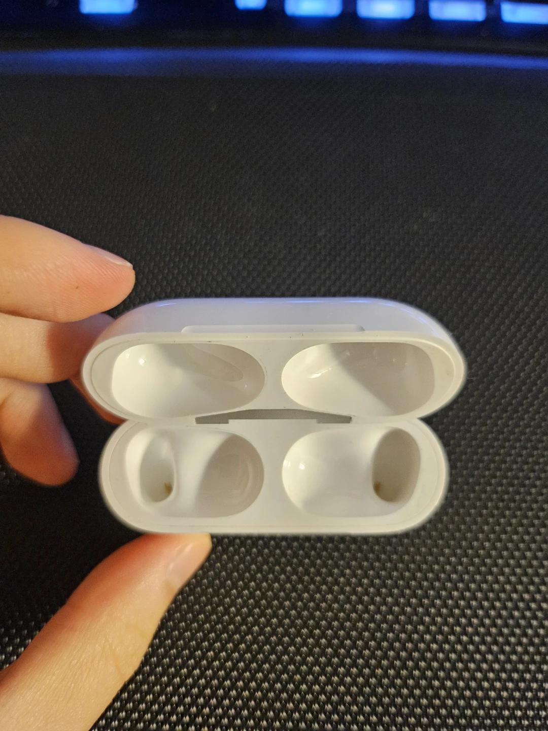 Apple AirPods Pro 1 case only - photo 5