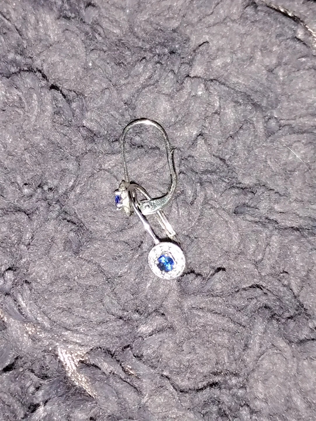 18k White gold diamond and Sapphire earrings 🥕