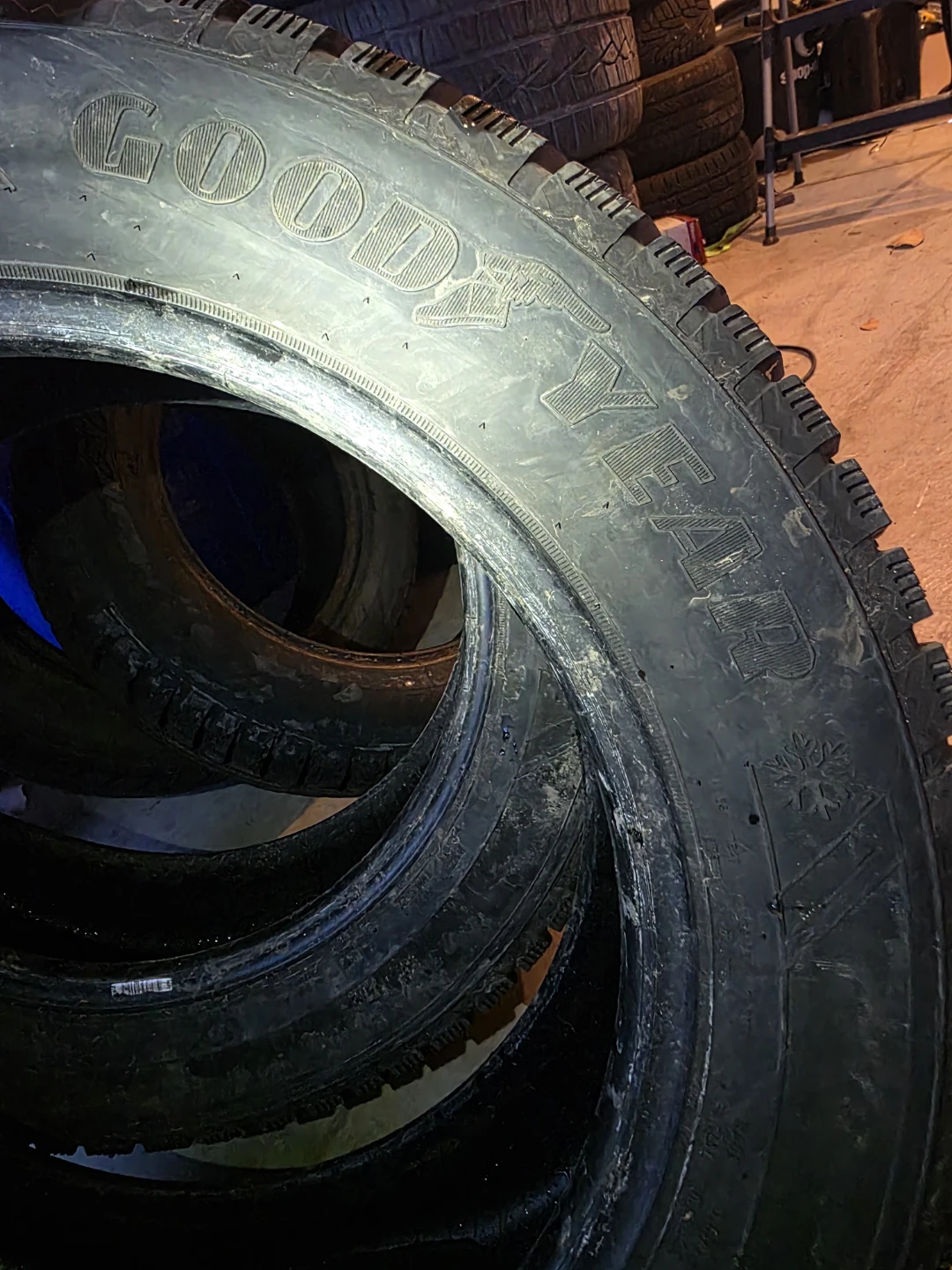 2X235/55/17 good year  winter tires only pair
