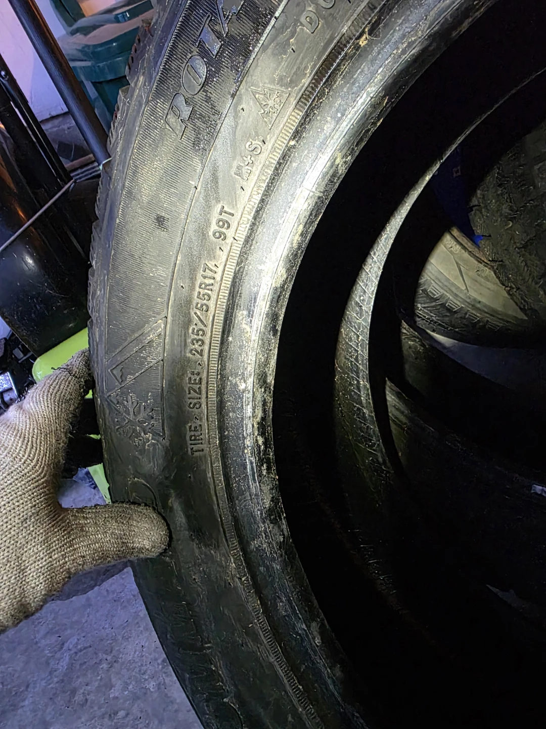 2X235/55/17 good year  winter tires only pair - photo 3