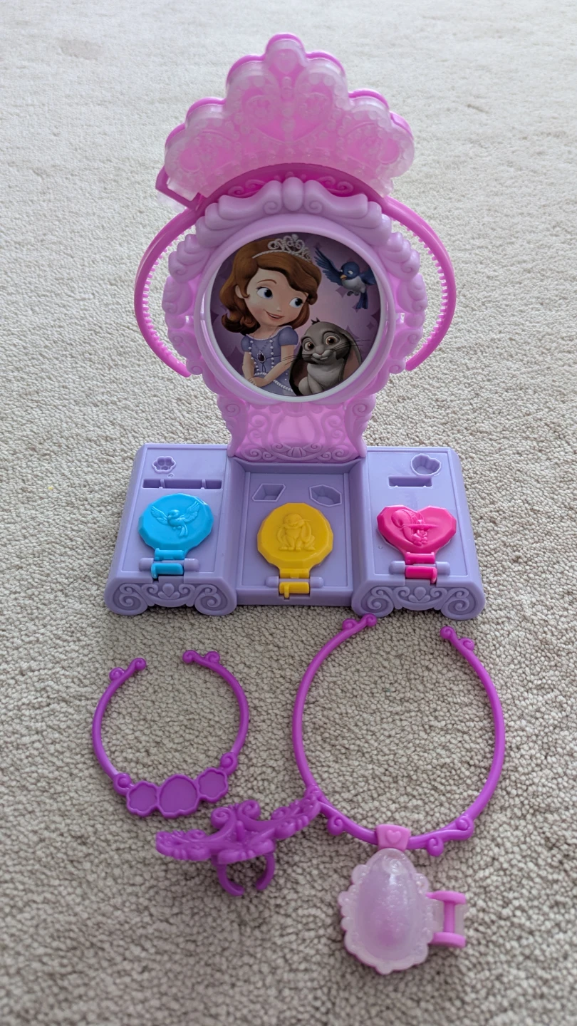 Sofia the First Magical Talking Amulet