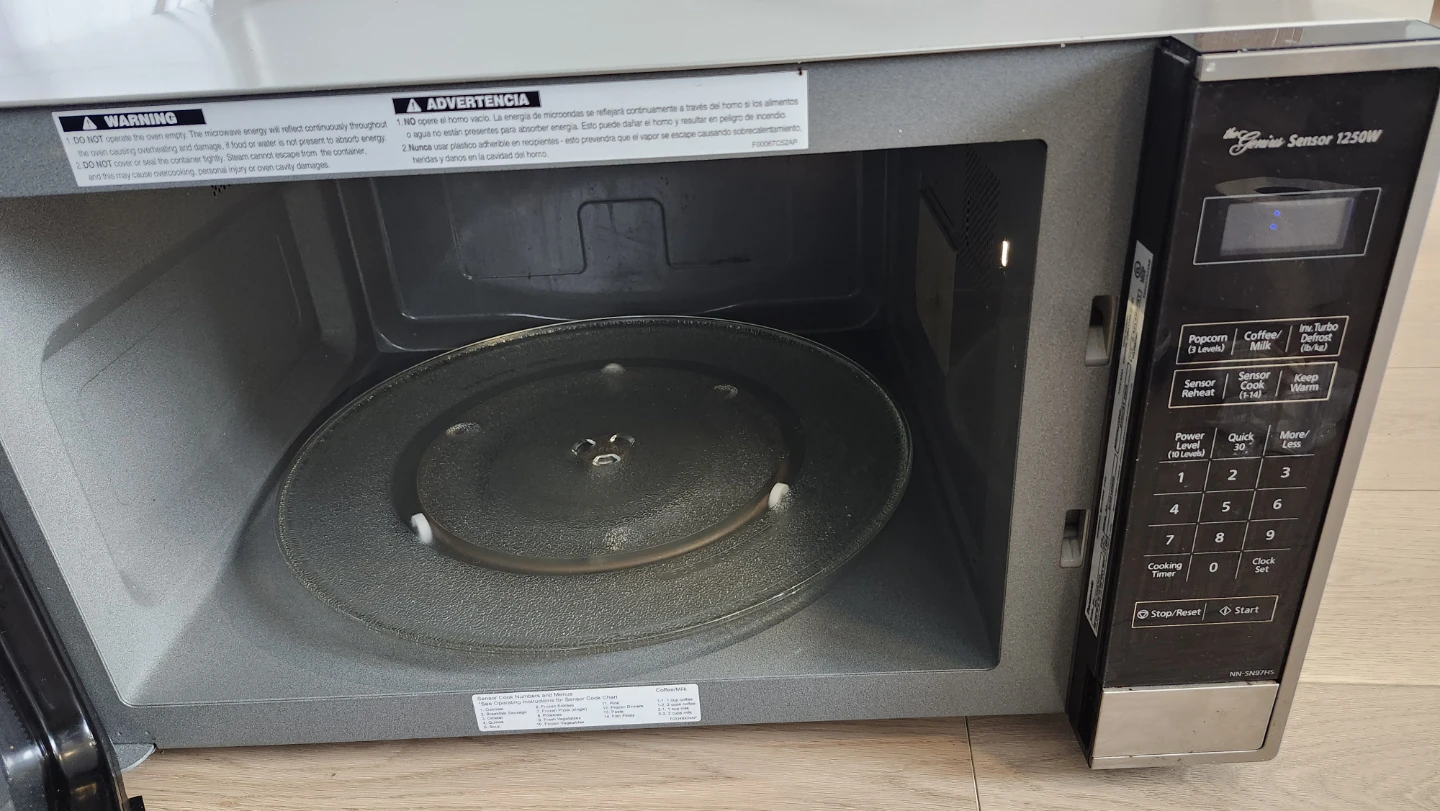 Panasonic Genius Sensor 1250W Microwave - photo 2