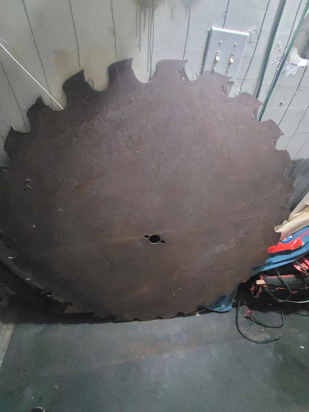 Vintage Wooden Wagon Wheel & Saw Blade - photo 4