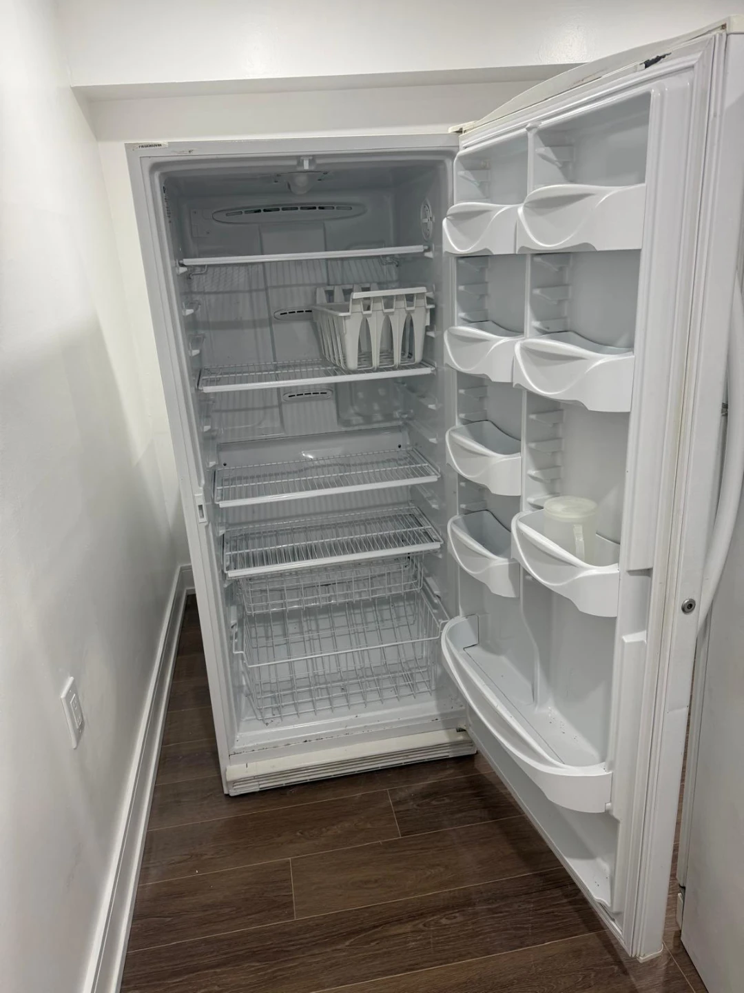 White Upright Freezer - photo 2